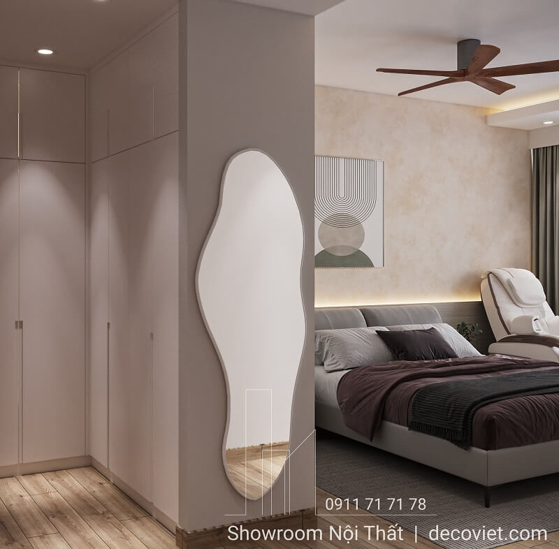 Gương nghệ thuật treo tường cạnh tủ quần áo trong phòng ngủ chung cư Thảo Điền Pearl
