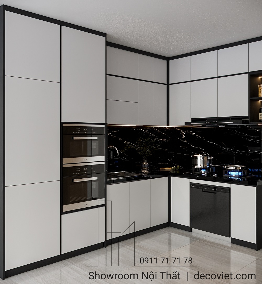 Tủ bếp hiện đại với lò nướng và lò vi sóng âm tường.